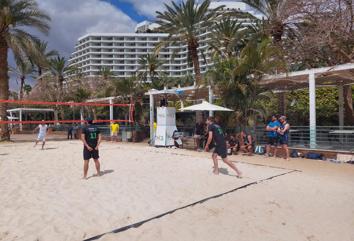 סטודנטים משחקים פוציבולי